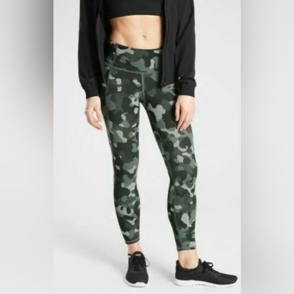 Athleta Lightning Camo 7/8 Tight in Super Sonic Size Medium Leggings - Picture 2 of 15